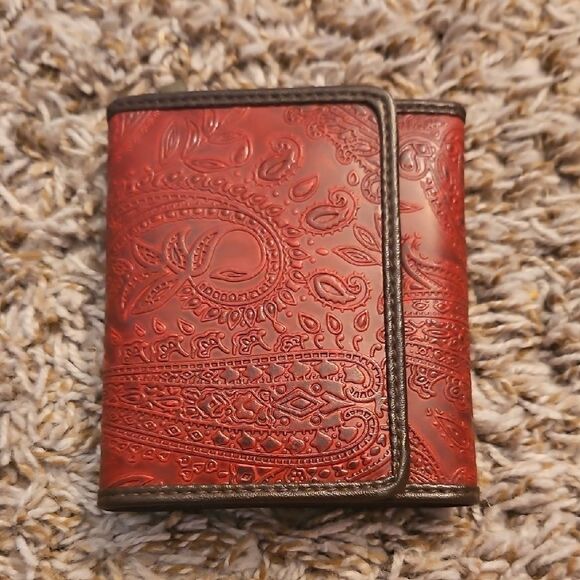 Relic Red Tooled Paisley Leather Trifold Wallet | Excellent Condition - Picture 1 of 5